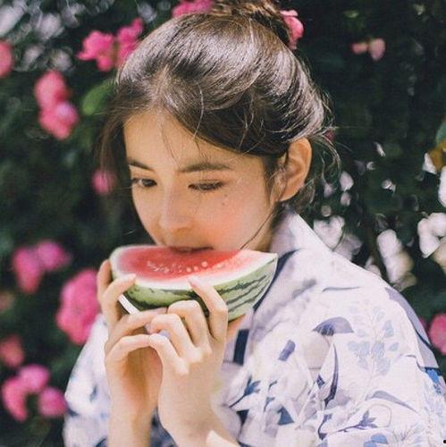 橙色吃瓜头像女,揭秘橙色吃瓜头像女生的魅力风采