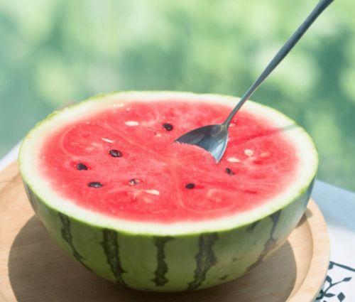 广东白板哥吃瓜,揭秘网络红人的日常生活